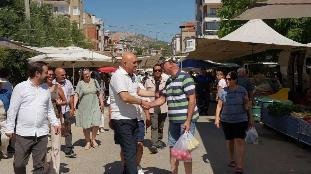 Başkan Günay Cumartesi Pazarına İndi: Pazar Tezgahlarını Tek Tek Gezdi 1